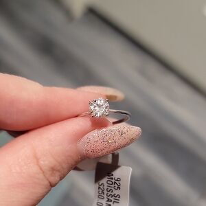 Elegant Silver Moissanite Ring